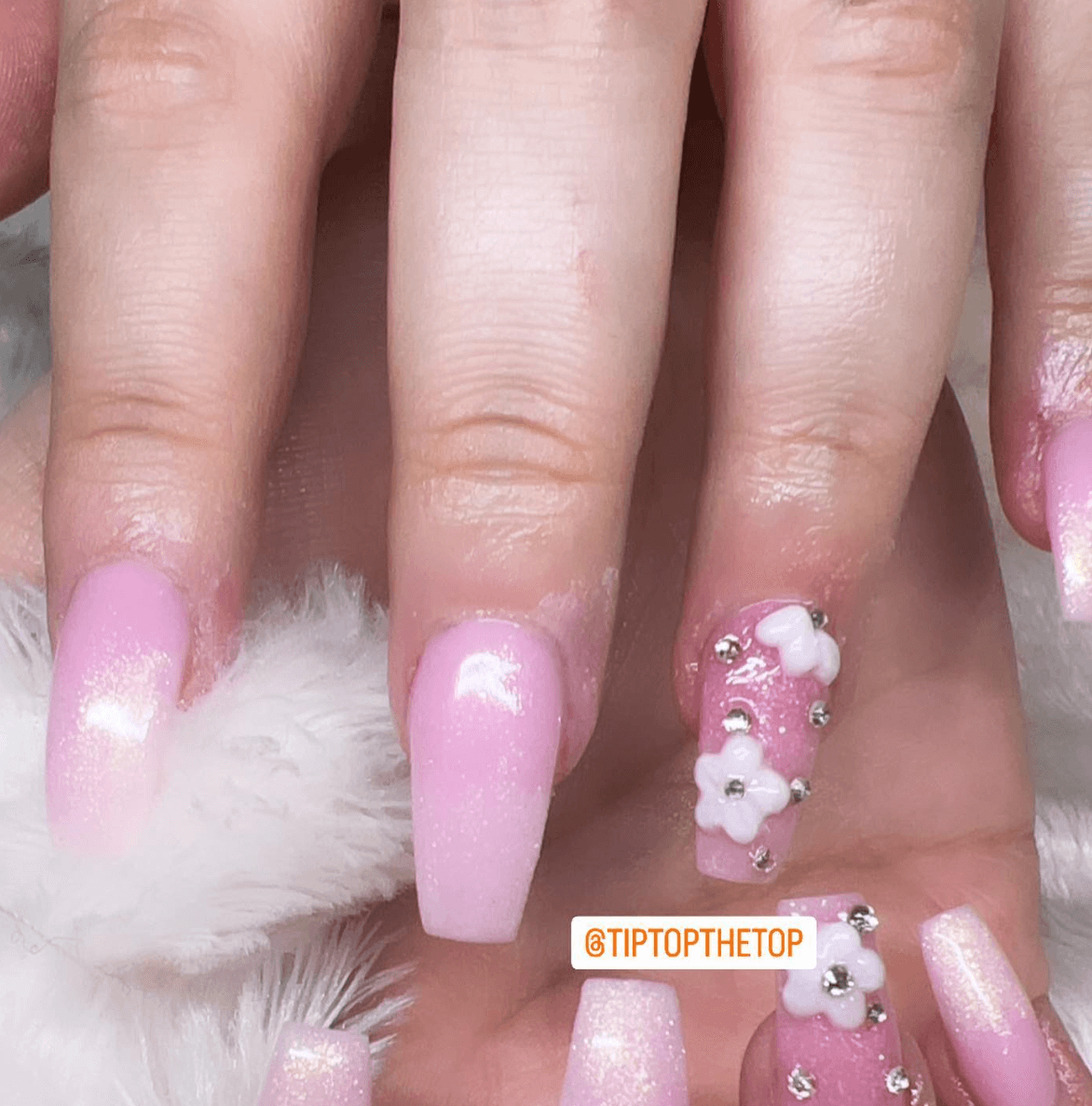 Roze nagels met bloemetjes - Tip Top Nagels