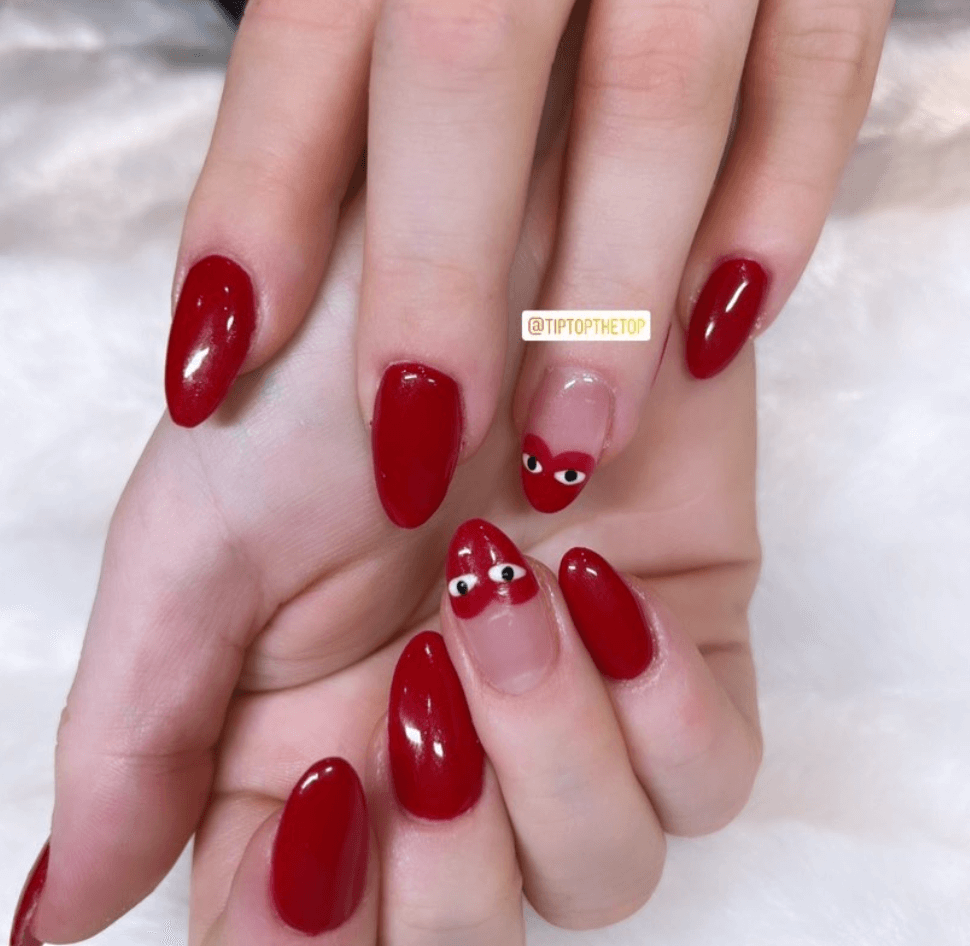 Rode nagels met een hartje - Tip Top Nagels